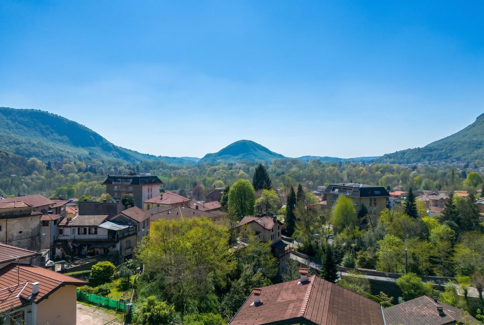Exclusive Large-Scale Real Estate Complex in Cuasso al Monte, Varese — 4