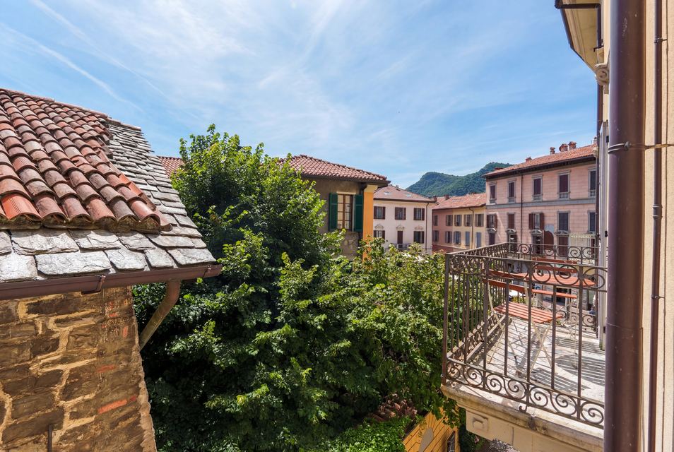 Furnished Apartment for Rent in the Heart of the Historic Center of Como — 1
