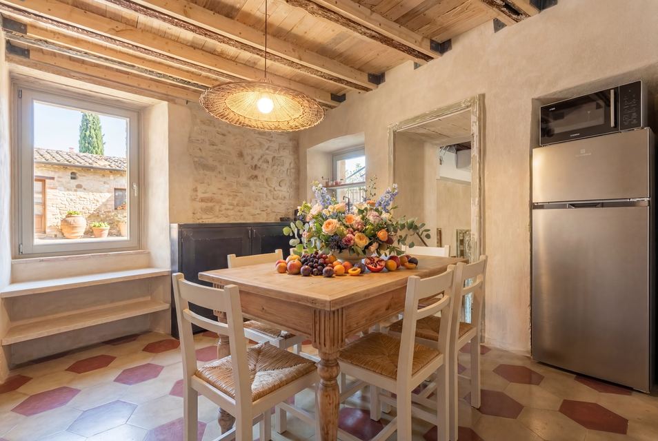 Exclusive Townhouse in the Historic Village of Torno Lake View and Private Garage — 2