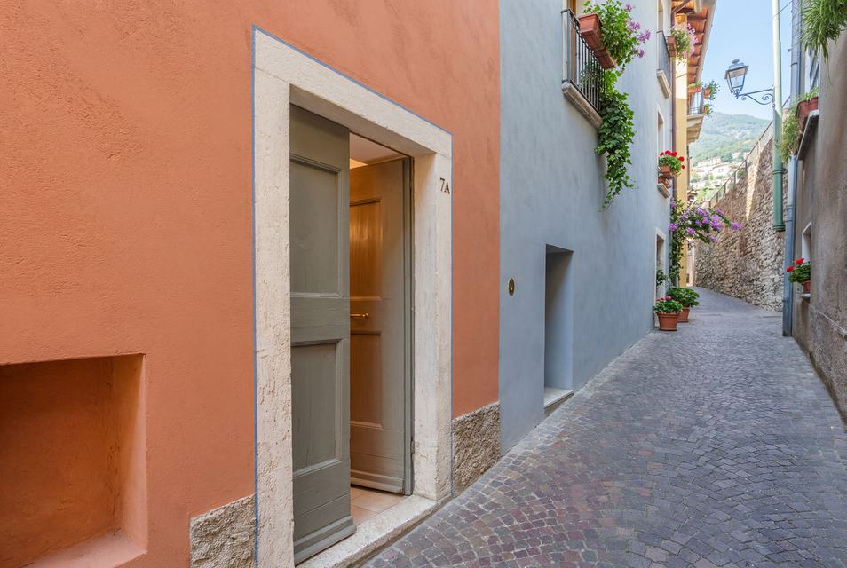 Exclusive Townhouse in the Historic Village of Torno Lake View and Private Garage — 8