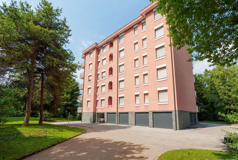 Panoramic Three-Room Apartment with Fireplace, Garage, and Cellar in Cremeno - Valsassina — 1
