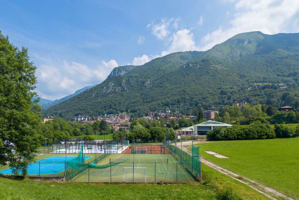 Panoramic Three-Room Apartment with Fireplace, Garage, and Cellar in Cremeno - Valsassina — 2