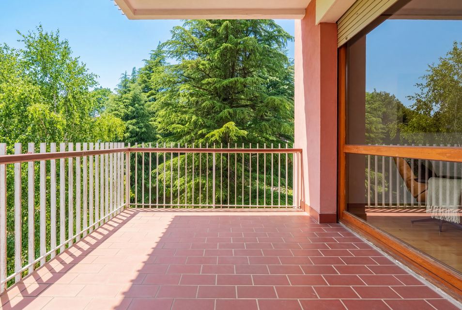 Panoramic Three-Room Apartment with Fireplace, Garage, and Cellar in Cremeno - Valsassina — 3