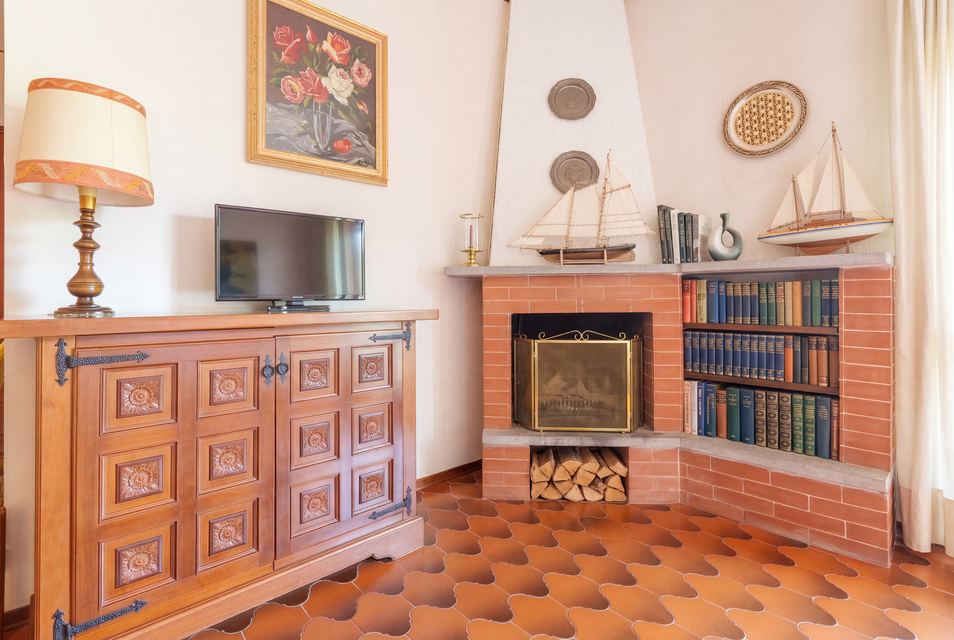 Panoramic Three-Room Apartment with Fireplace, Garage, and Cellar in Cremeno - Valsassina — 6