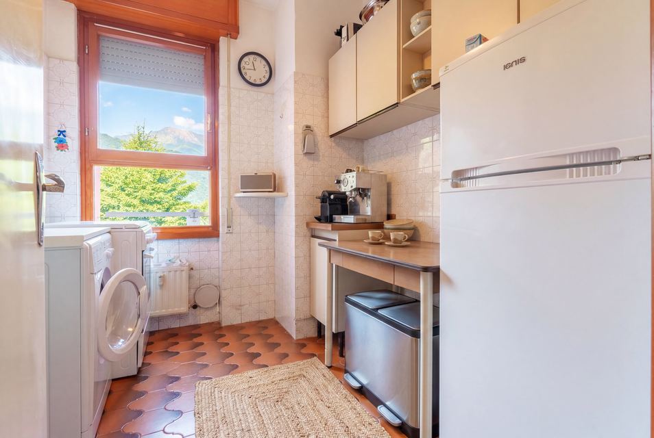 Panoramic Three-Room Apartment with Fireplace, Garage, and Cellar in Cremeno - Valsassina — 8