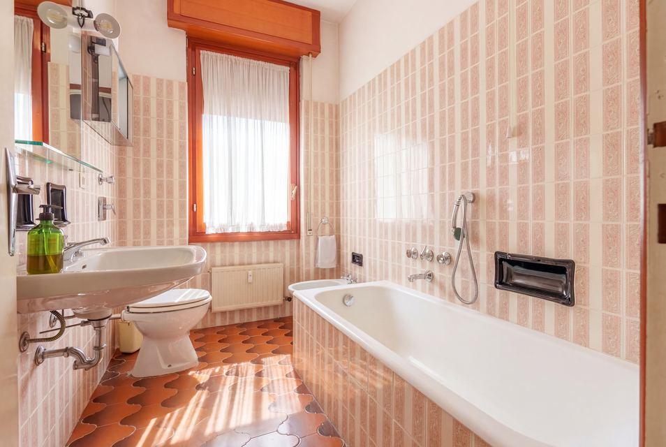 Panoramic Three-Room Apartment with Fireplace, Garage, and Cellar in Cremeno - Valsassina — 9