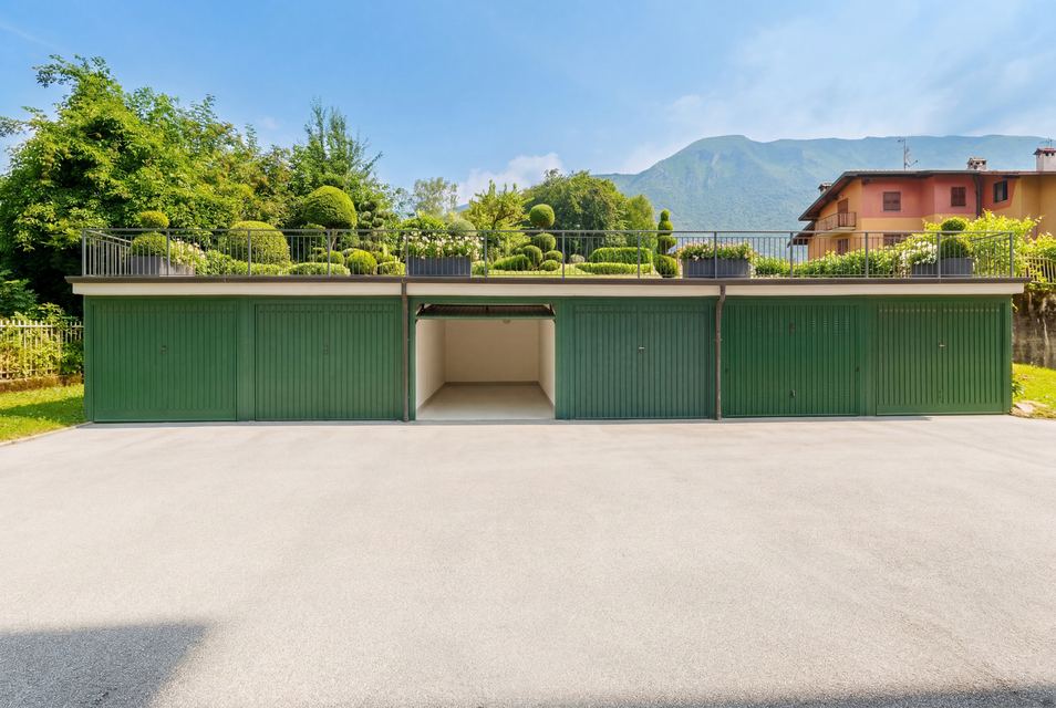 Panoramic Three-Room Apartment with Fireplace, Garage, and Cellar in Cremeno - Valsassina — 10