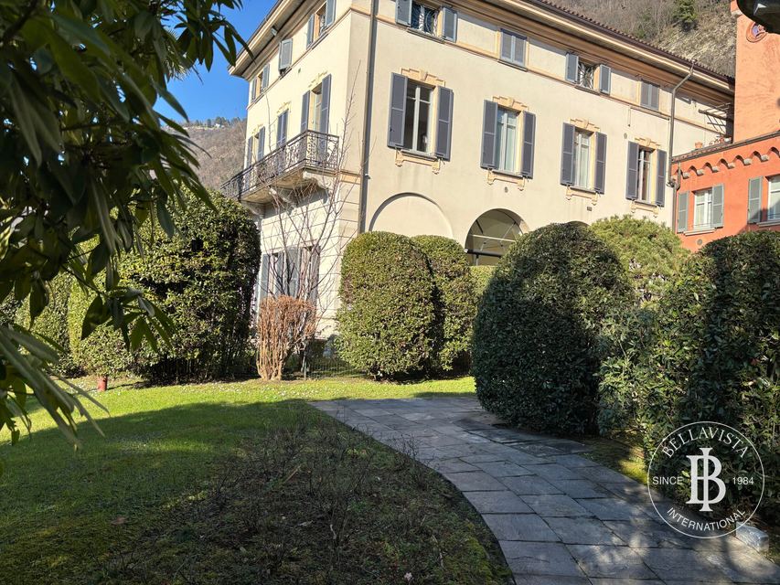 TO RENT Prestigious Apartment in a Historic Villa with Private Garden in Como — 1