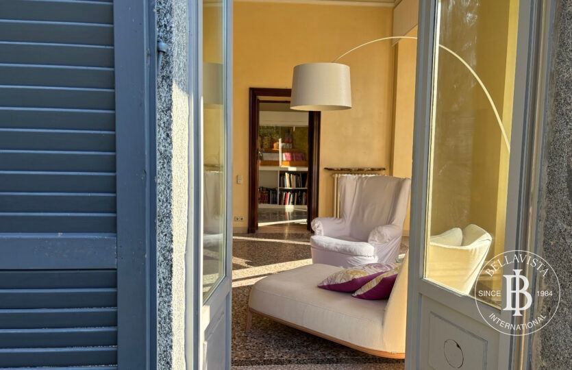 TO RENT Prestigious Apartment in a Historic Villa with Private Garden in Como — 2