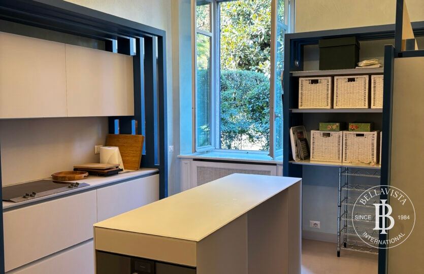 TO RENT Prestigious Apartment in a Historic Villa with Private Garden in Como — 11
