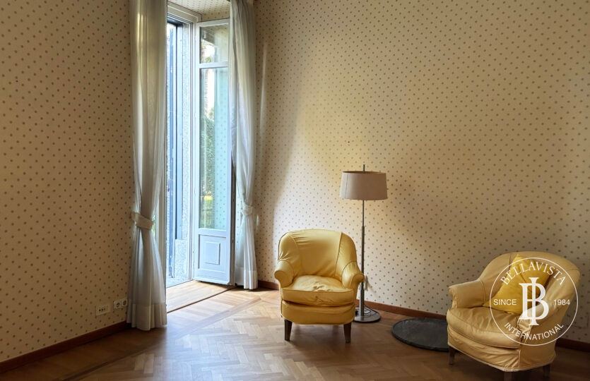 TO RENT Prestigious Apartment in a Historic Villa with Private Garden in Como — 3