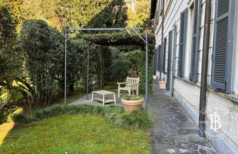 TO RENT Prestigious Apartment in a Historic Villa with Private Garden in Como — 4