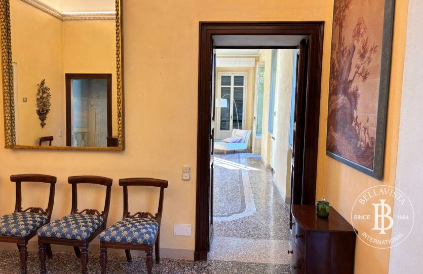 TO RENT Prestigious Apartment in a Historic Villa with Private Garden in Como — 7