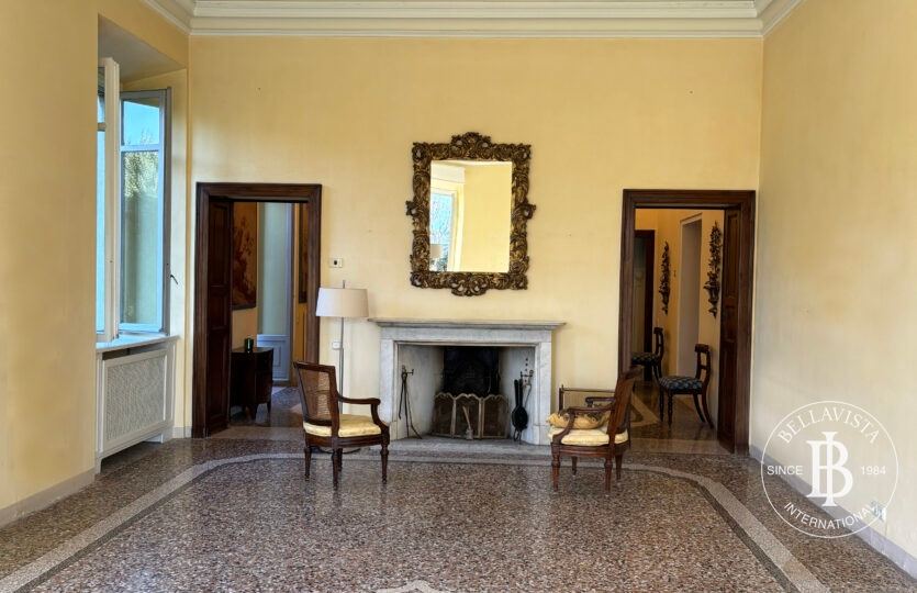 TO RENT Prestigious Apartment in a Historic Villa with Private Garden in Como — 9
