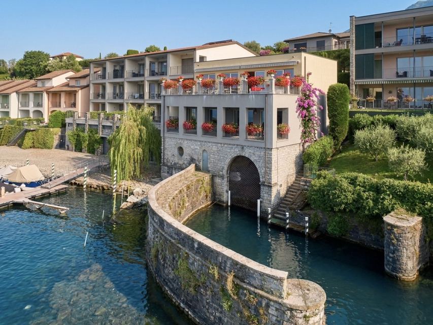 Esclusiva residenza “pied dans l’eau” sul Lago di Como — 1