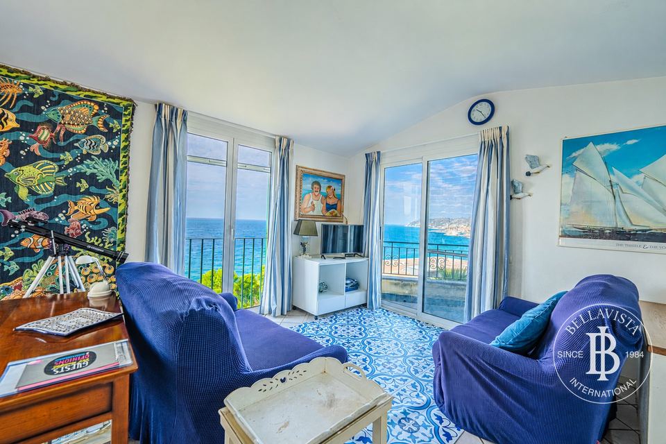 Villa with Pool for Sale in Sanremo, Close to the Sea — 2