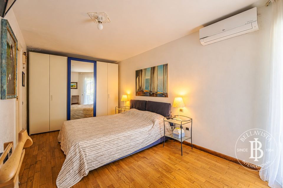 Villa with Pool for Sale in Sanremo, Close to the Sea — 12