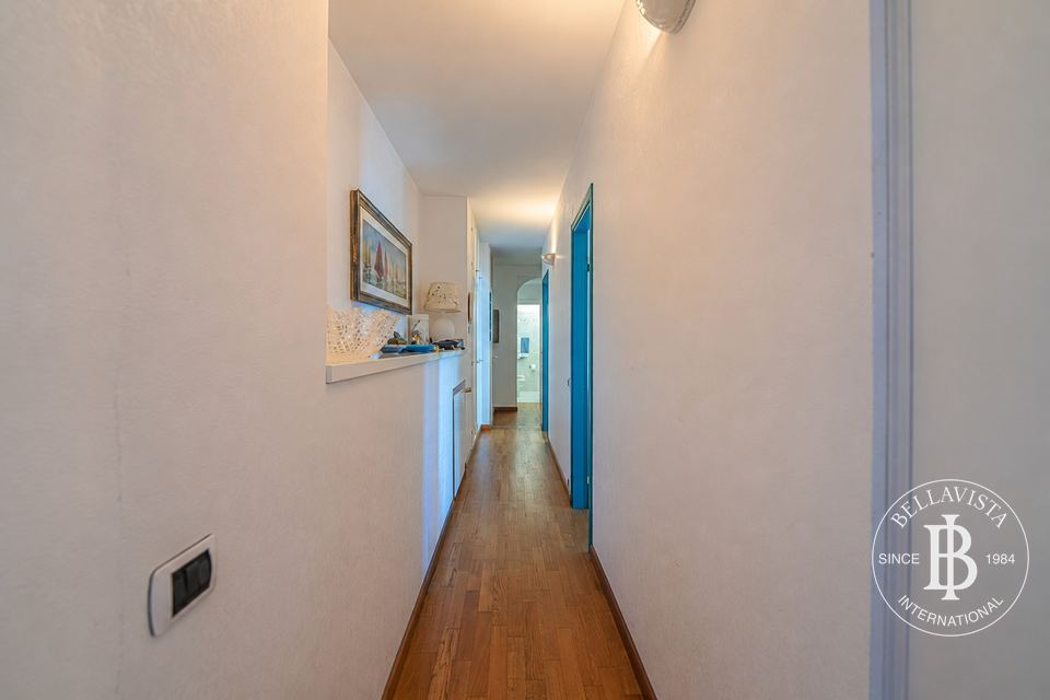 Villa with Pool for Sale in Sanremo, Close to the Sea — 4