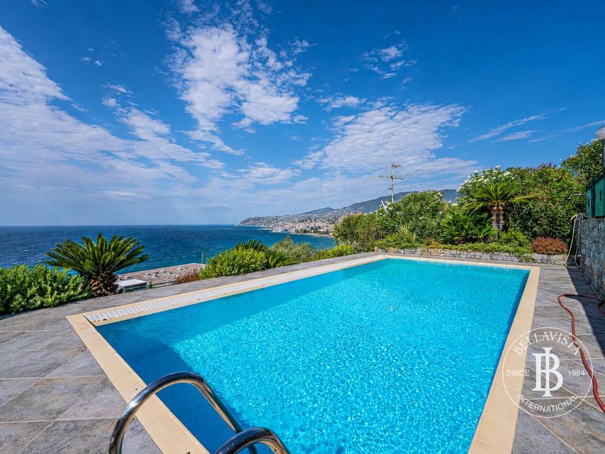 Villa with Pool for Sale in Sanremo, Close to the Sea — 8