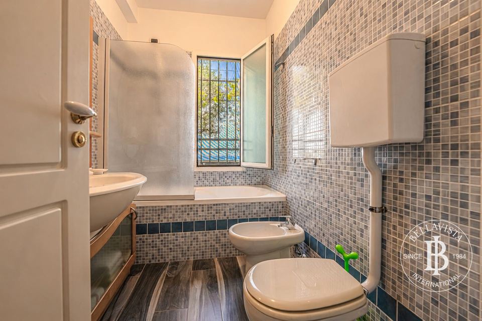 Villa with Pool for Sale in Sanremo, Close to the Sea — 9