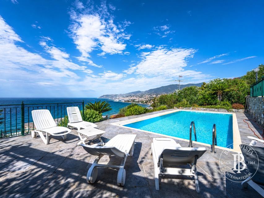 Villa with Pool for Sale in Sanremo, Close to the Sea — 10