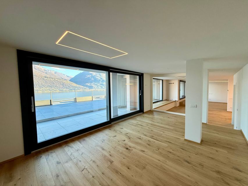 Exclusive Penthouse with Panoramic Terrace and Shared Swimming Pool Overlooking Lake Como — 6