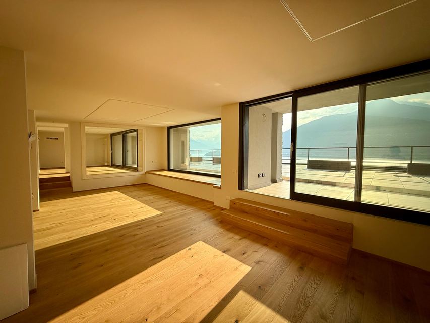 Exclusive Penthouse with Panoramic Terrace and Shared Swimming Pool Overlooking Lake Como — 8