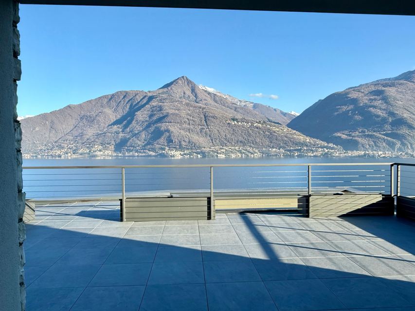 Exclusive Penthouse with Panoramic Terrace and Shared Swimming Pool Overlooking Lake Como — 9
