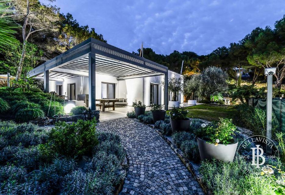 EXCLUSIVE CONTEMPORARY VILLA IN MARINA DI ANDORA — 1