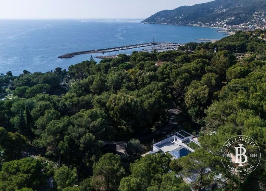 EXCLUSIVE CONTEMPORARY VILLA IN MARINA DI ANDORA — 5